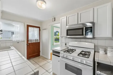 1911 13th Street Everett WA 98201