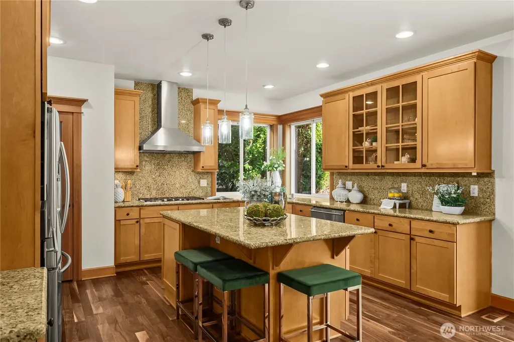 2415 NE Daphne Issaquah WA 98029