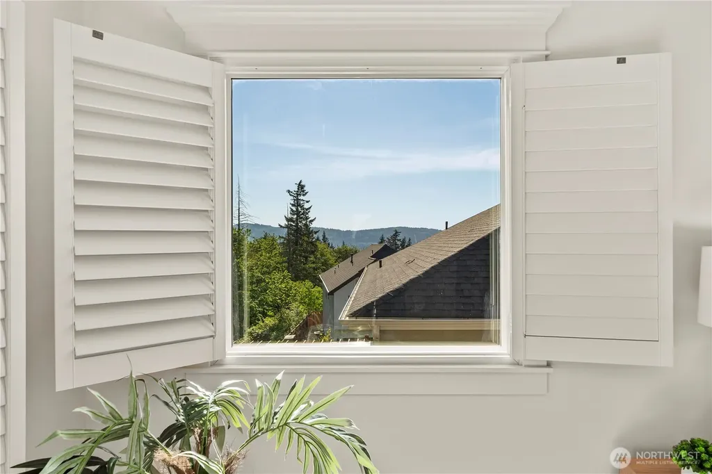 2415 NE Daphne Issaquah WA 98029