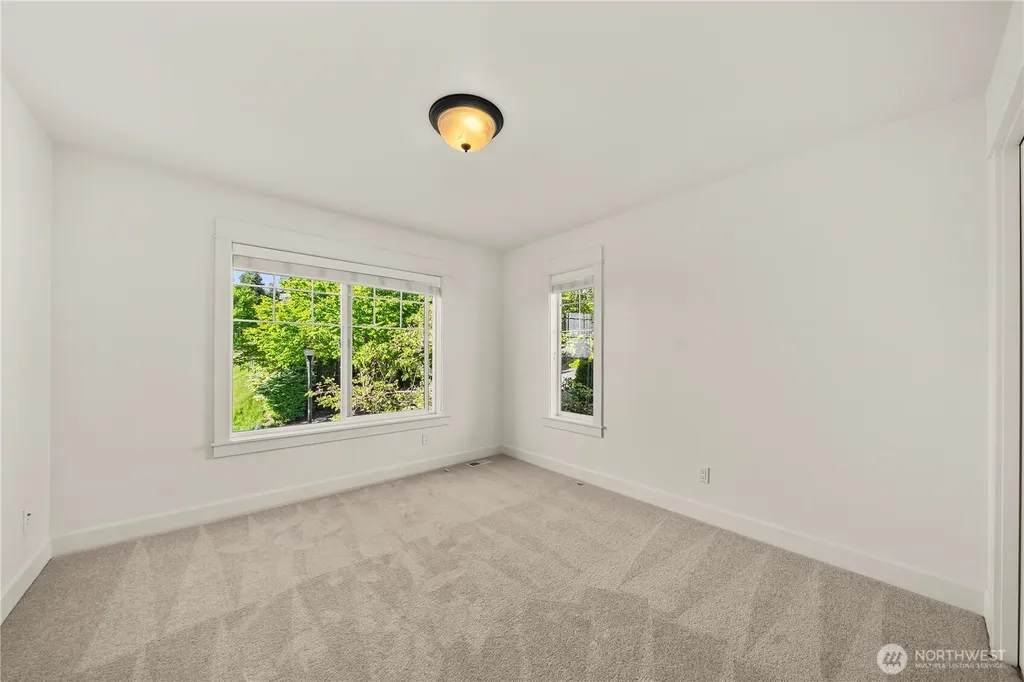 2415 NE Daphne Issaquah WA 98029