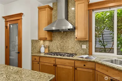 2415 NE Daphne Issaquah WA 98029