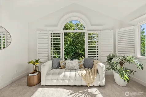 2415 NE Daphne Issaquah WA 98029