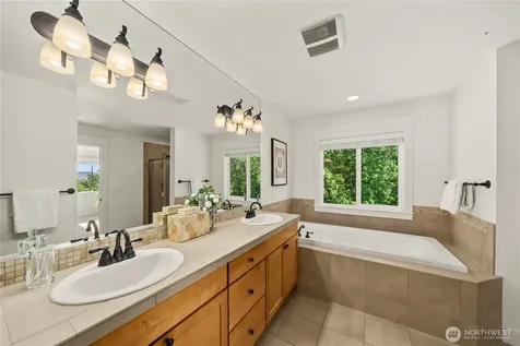 2415 NE Daphne Issaquah WA 98029