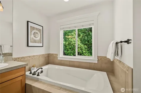 2415 NE Daphne Issaquah WA 98029