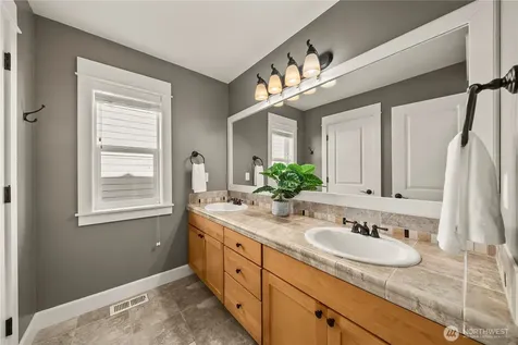 2415 NE Daphne Issaquah WA 98029