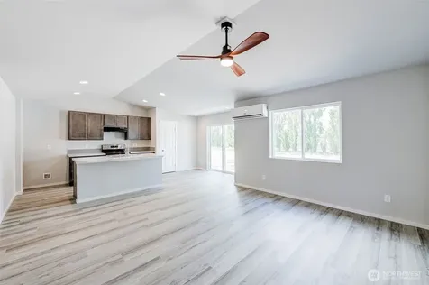 613 N Oak Street Tieton WA 98947