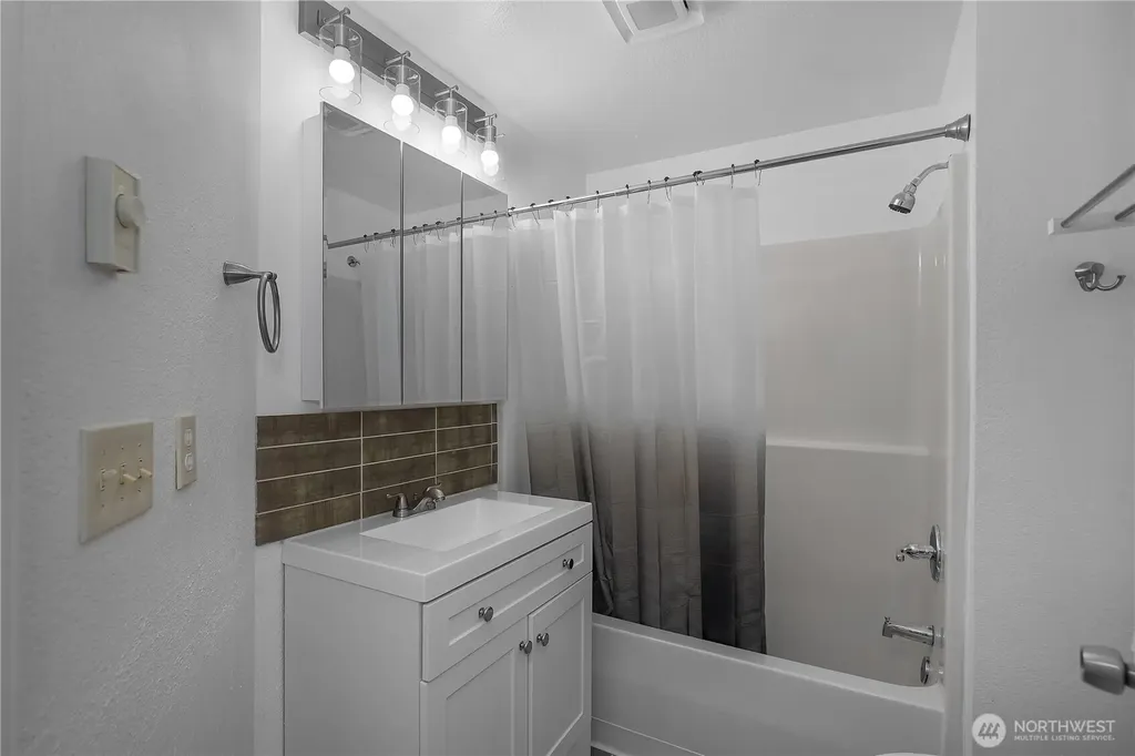 40 E Lambeth Way Shelton WA 98584