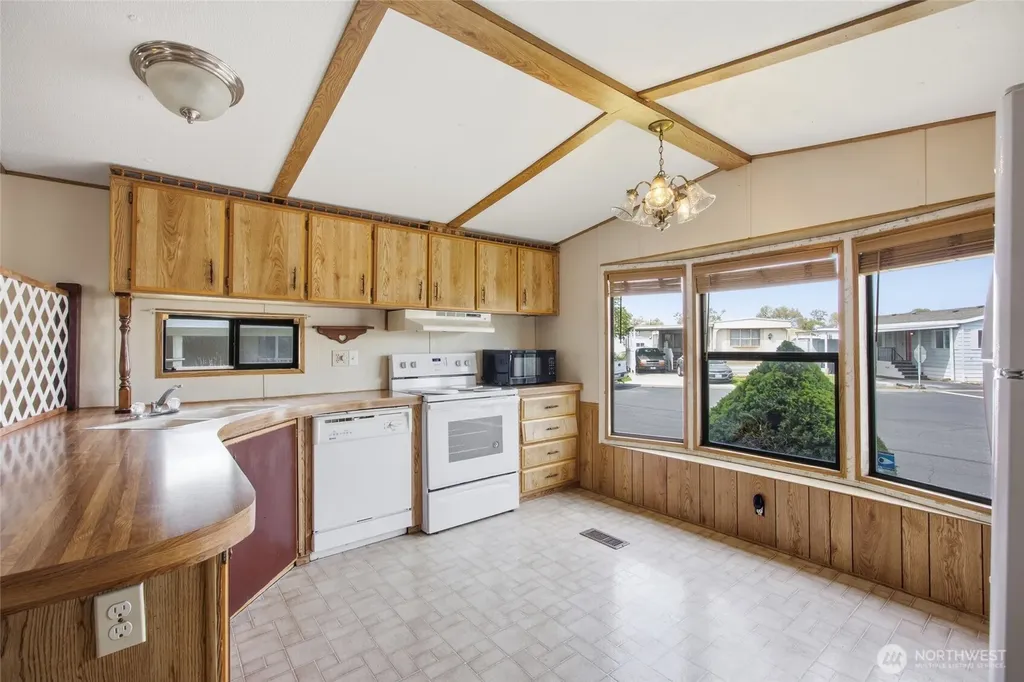 2240 W Broadway Avenue Moses Lake WA 98837