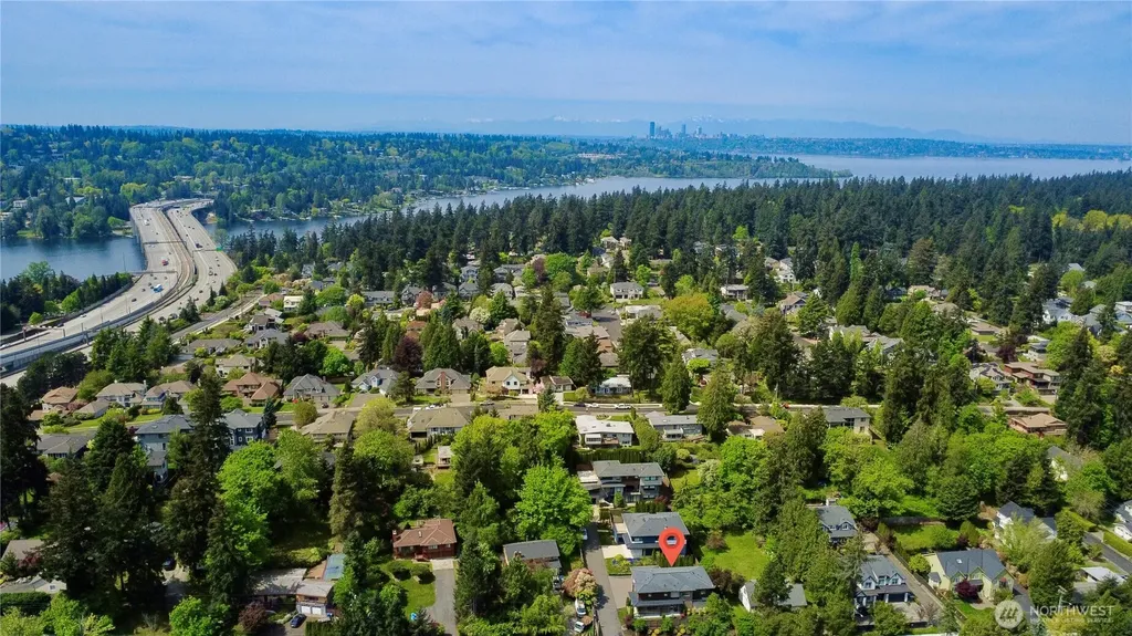11276 SE 32nd Lane Bellevue WA 98004