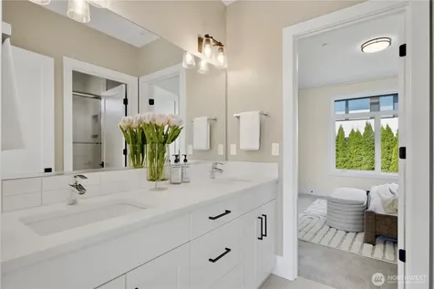 11276 SE 32nd Lane Bellevue WA 98004