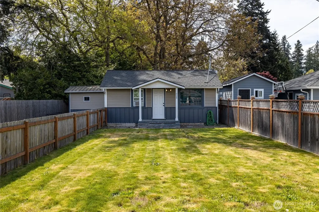 113 S Gardner Road Burlington WA 98233
