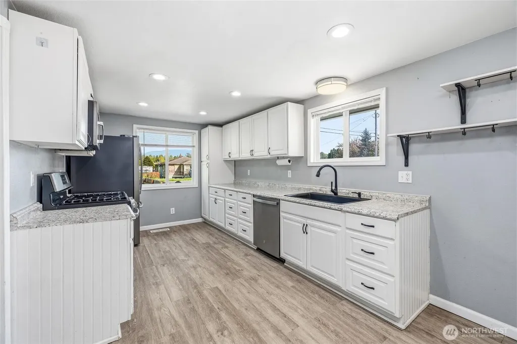 113 S Gardner Road Burlington WA 98233