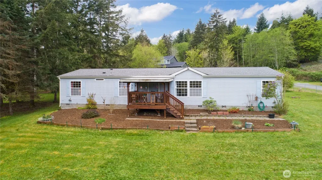 41 E Bay Heights Drive Allyn WA 98524