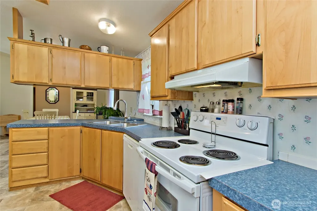 41 E Bay Heights Drive Allyn WA 98524