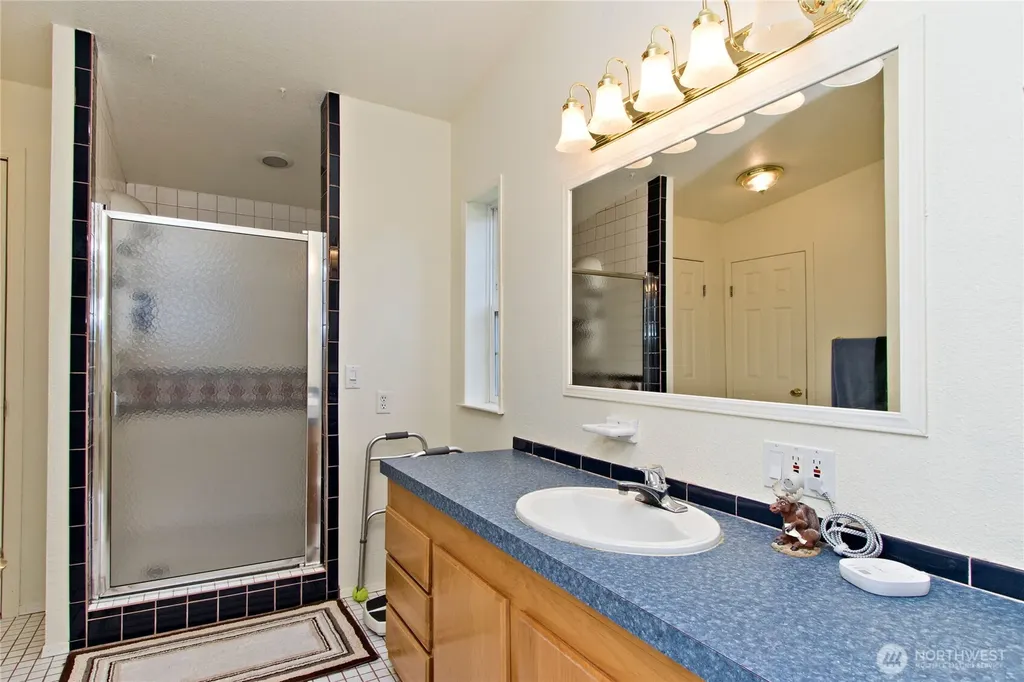 41 E Bay Heights Drive Allyn WA 98524