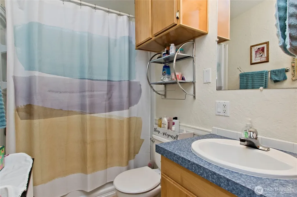 41 E Bay Heights Drive Allyn WA 98524