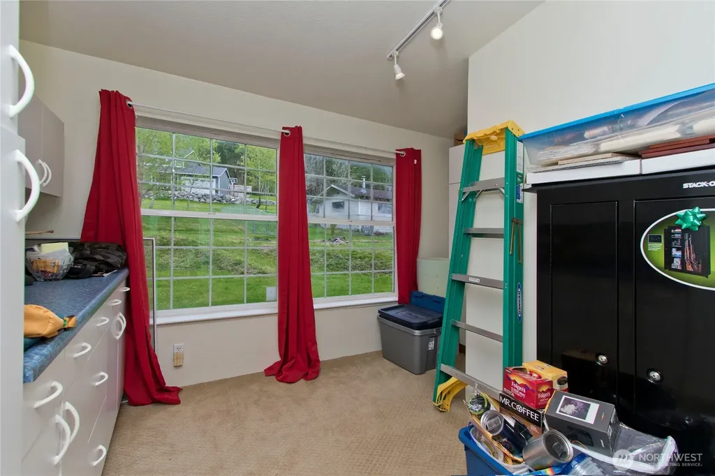 41 E Bay Heights Drive Allyn WA 98524