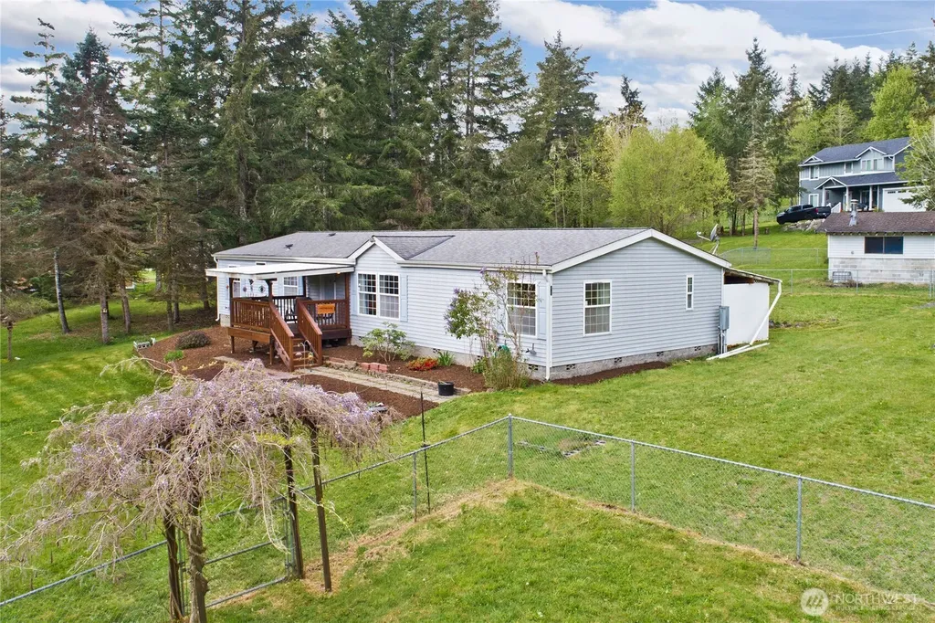 41 E Bay Heights Drive Allyn WA 98524