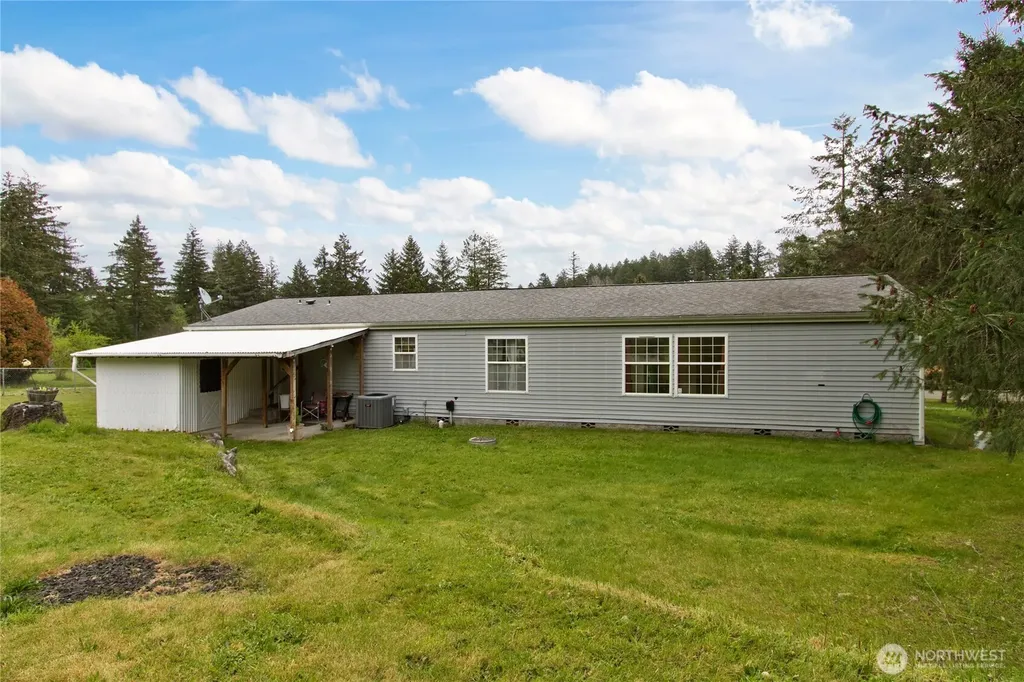 41 E Bay Heights Drive Allyn WA 98524