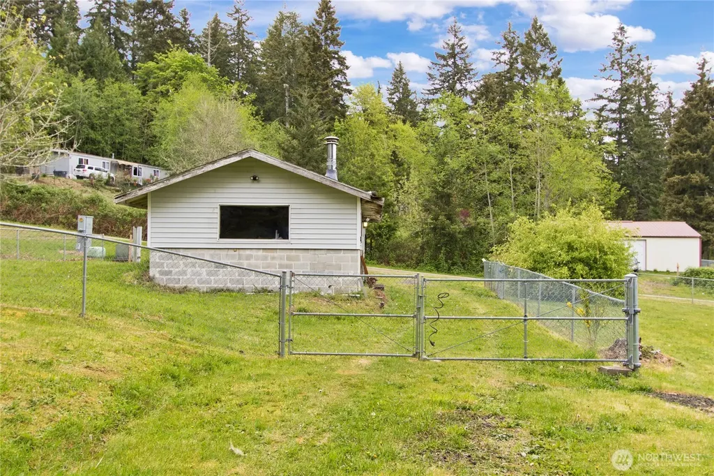 41 E Bay Heights Drive Allyn WA 98524