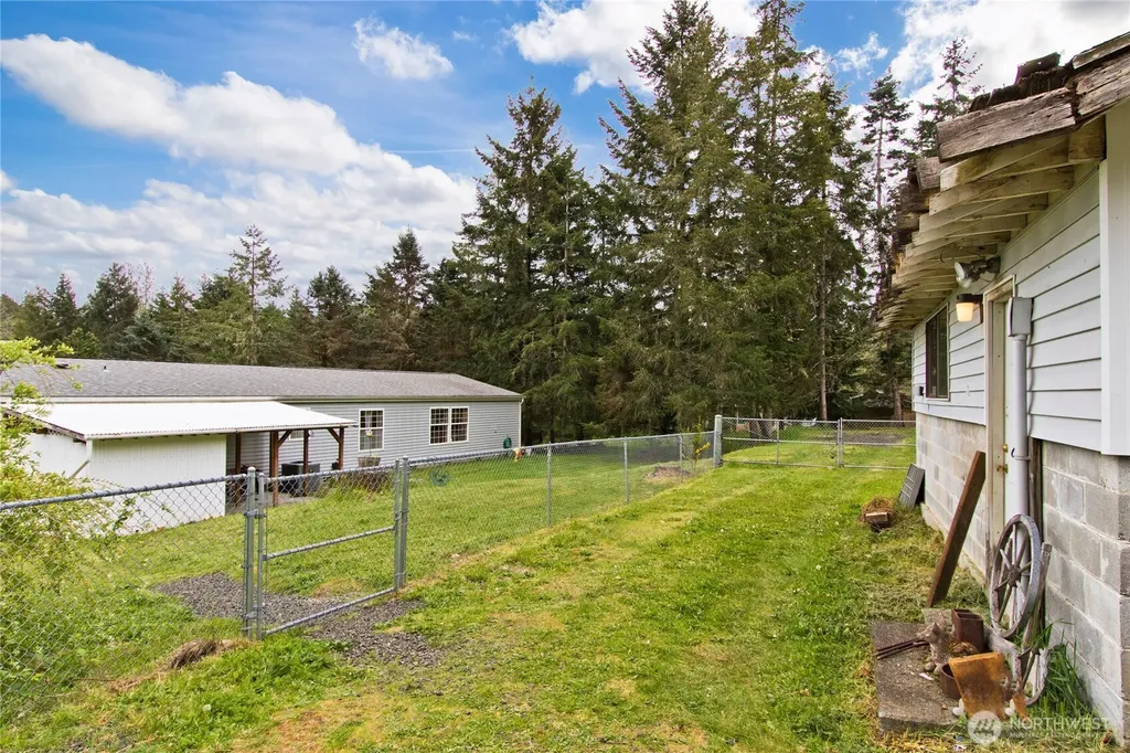 41 E Bay Heights Drive Allyn WA 98524