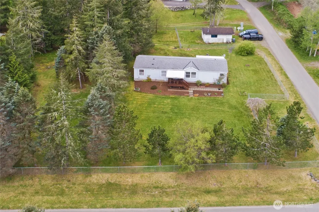 41 E Bay Heights Drive Allyn WA 98524