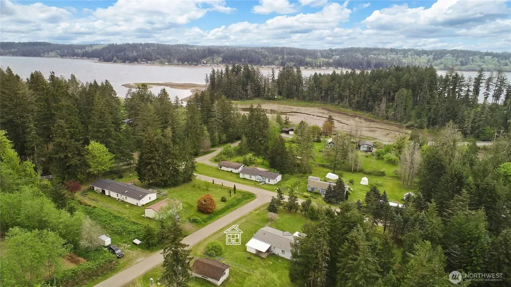 41 E Bay Heights Drive Allyn WA 98524