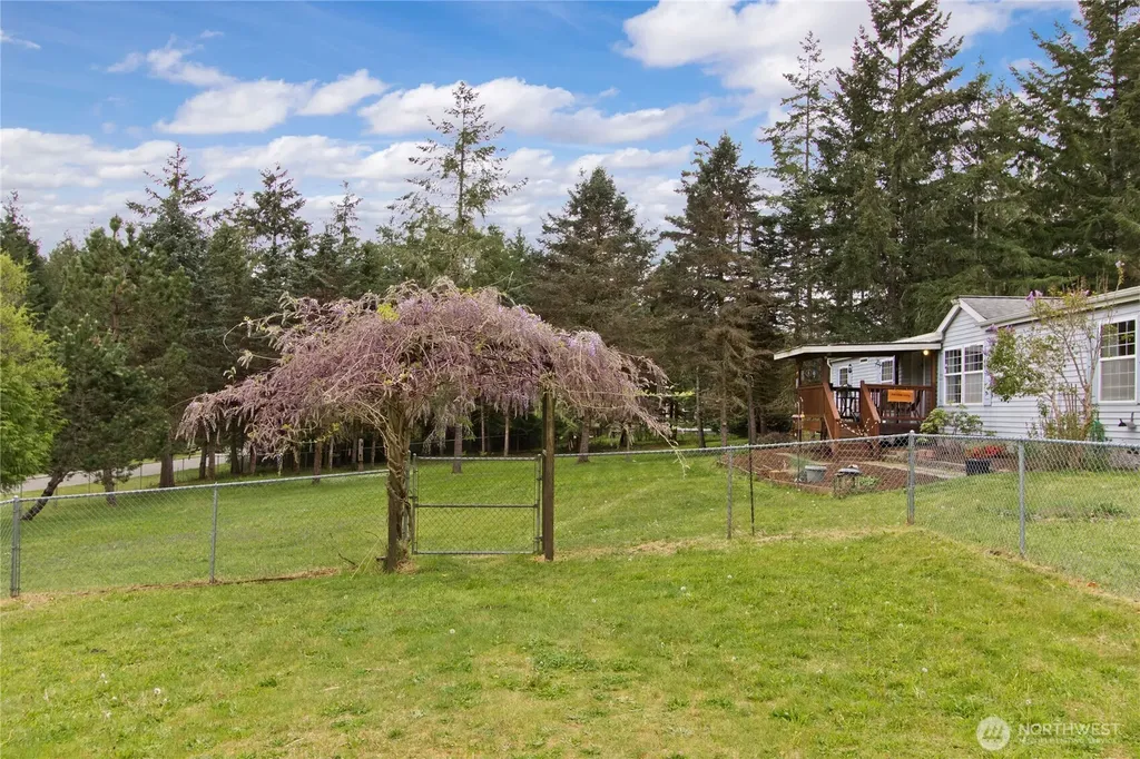 41 E Bay Heights Drive Allyn WA 98524