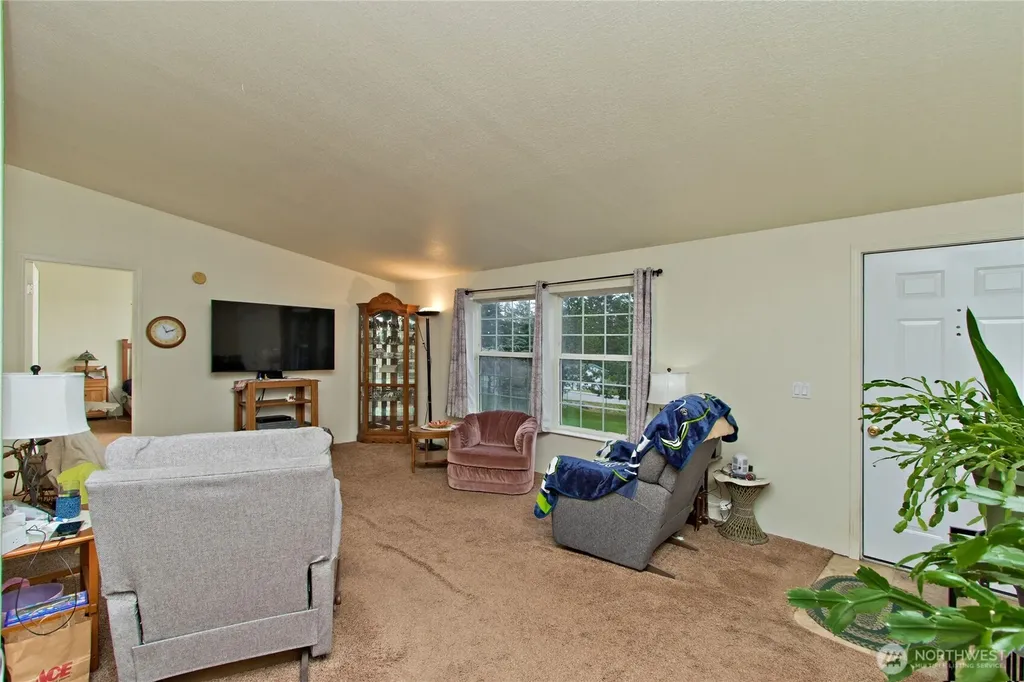 41 E Bay Heights Drive Allyn WA 98524