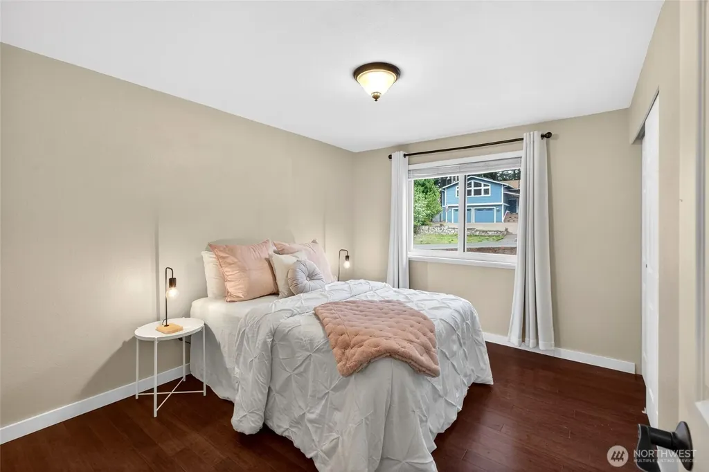 4815 West Tapps Dr East Lake Tapps WA 98391