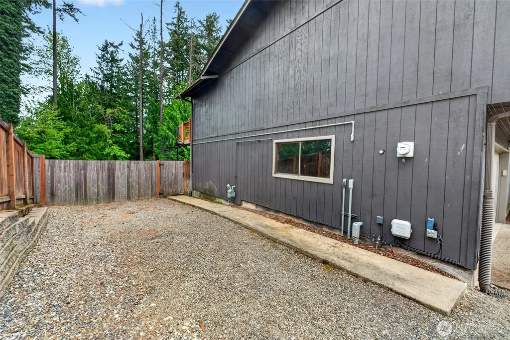 4815 West Tapps Dr East Lake Tapps WA 98391