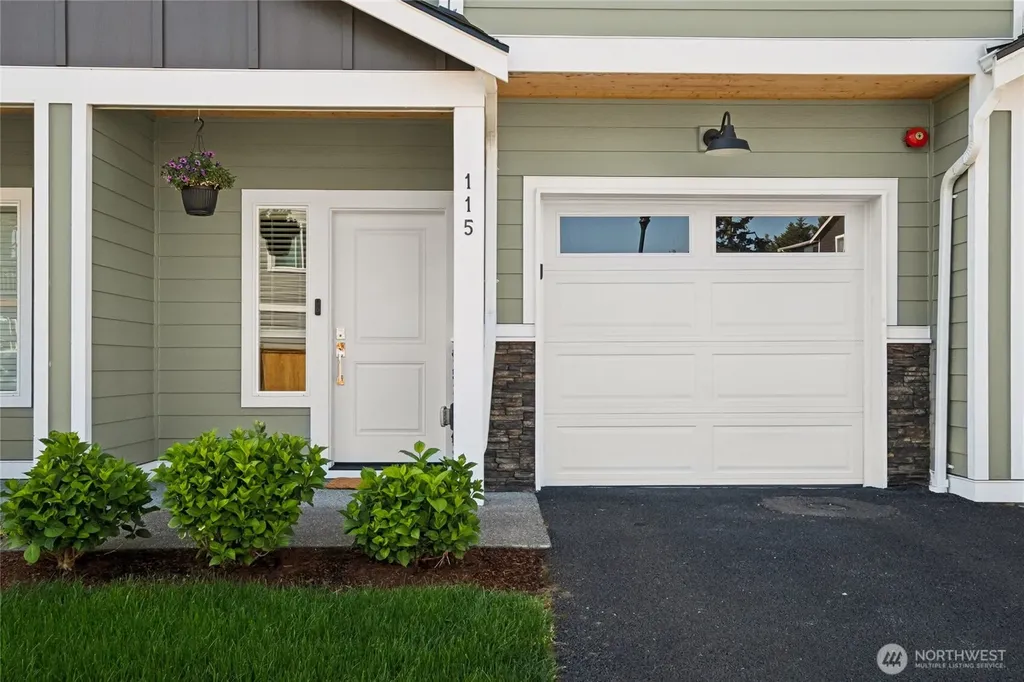 115 SW 181st Place Normandy Park WA 98166