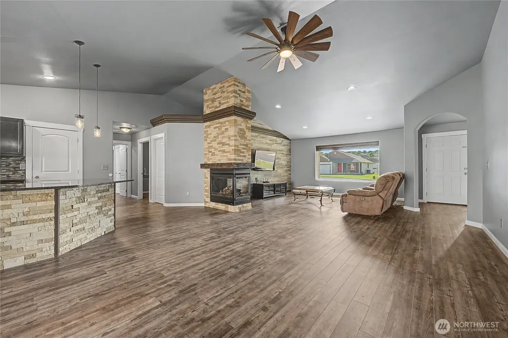 21 Ambrosia Lane Malaga WA 98828