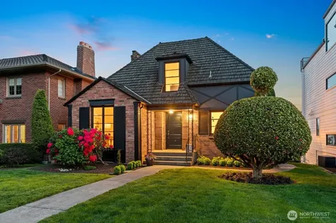 2527 Westmont Way W Seattle WA 98199