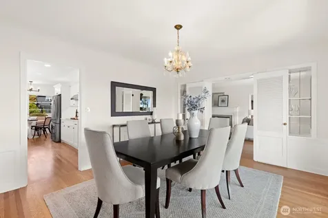2527 Westmont Way W Seattle WA 98199