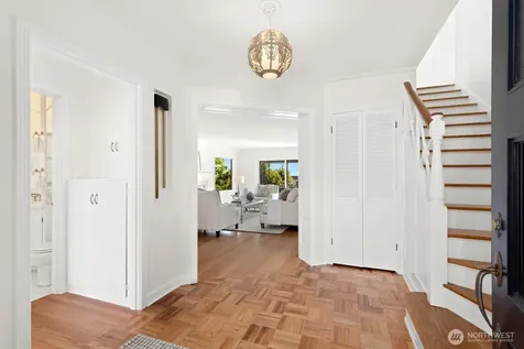 2527 Westmont Way W Seattle WA 98199