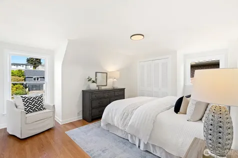 2527 Westmont Way W Seattle WA 98199