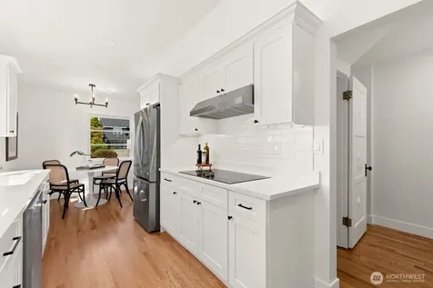 2527 Westmont Way W Seattle WA 98199