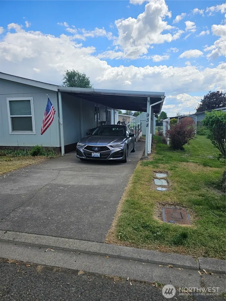 938 Empire Street N College Place WA 99324
