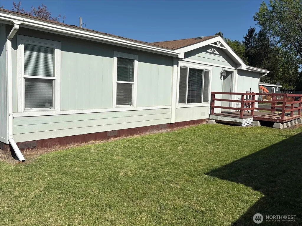 938 Empire Street N College Place WA 99324