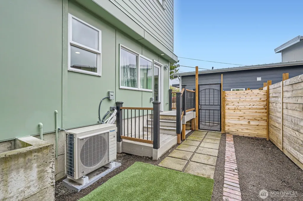 5928 18th Avenue S Seattle WA 98108