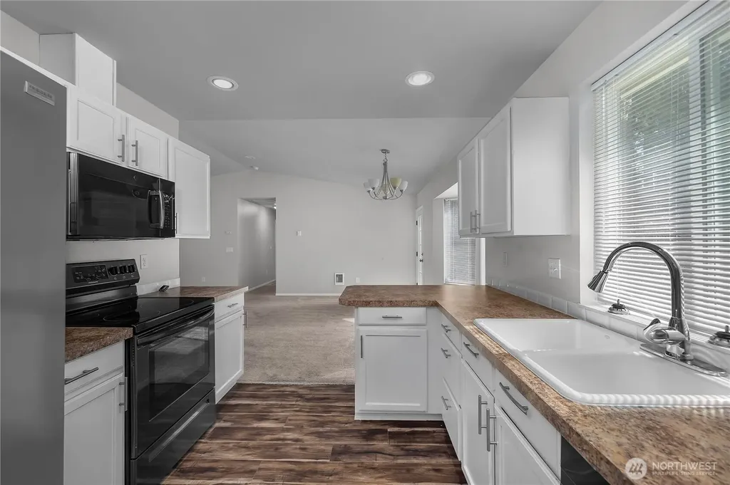 810 E Lakeshore Drive W Shelton WA 98584
