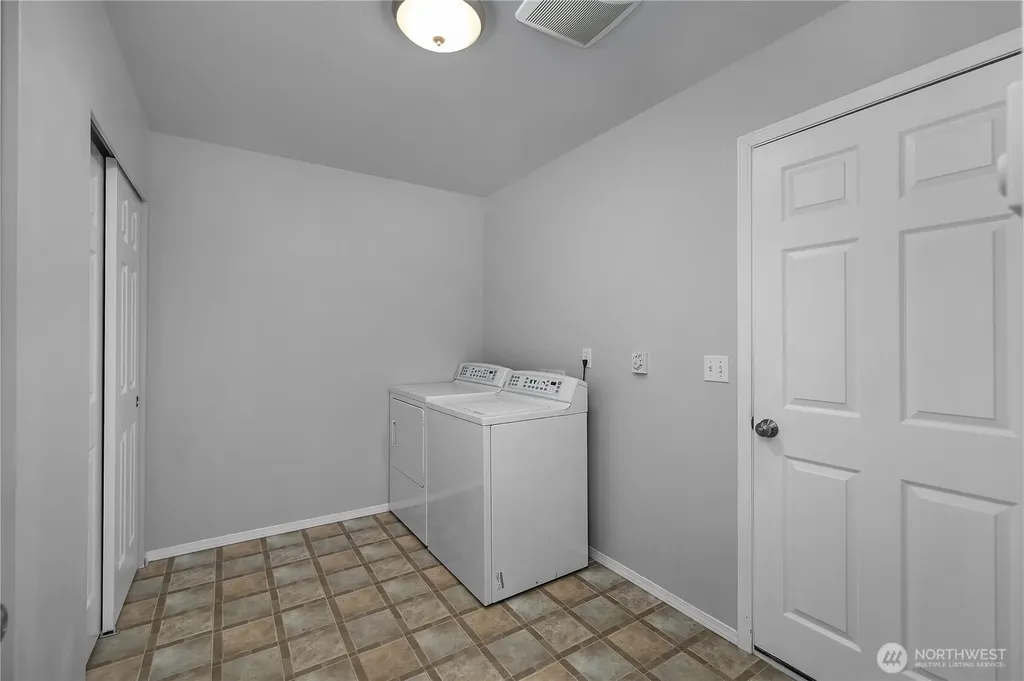 810 E Lakeshore Drive W Shelton WA 98584