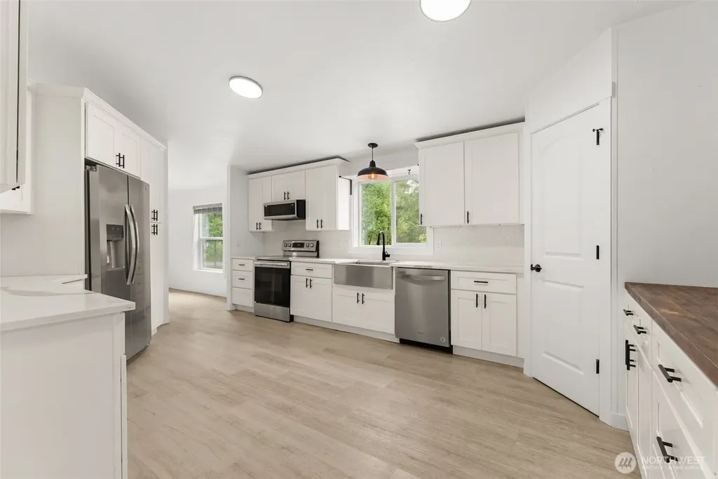 11215 180th Lane SW Rochester WA 98584
