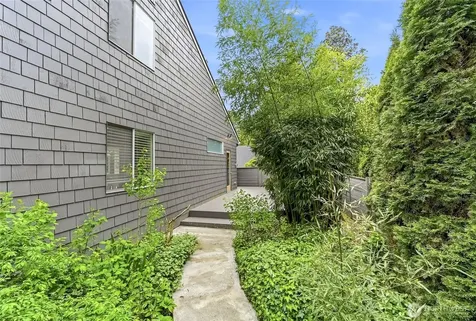 613 Bellevue Way SE Bellevue WA 98004