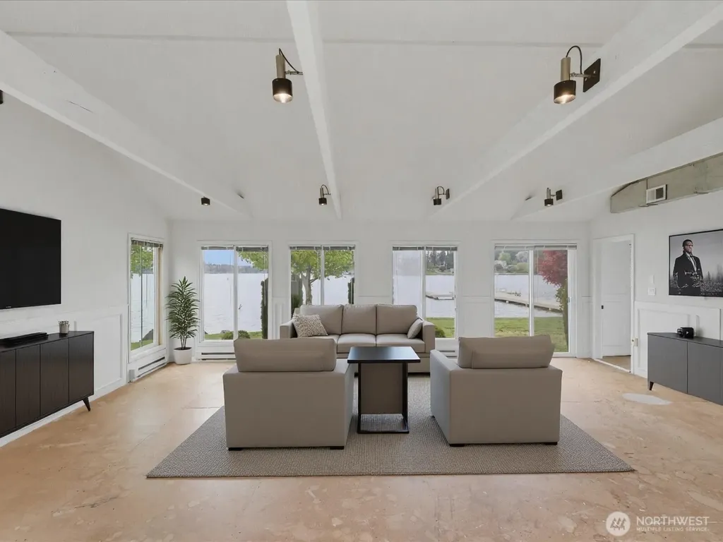 1302 E Lakeshore Drive Lake Stevens WA 98258