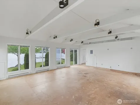 1302 E Lakeshore Drive Lake Stevens WA 98258