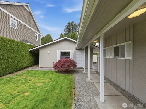1302 E Lakeshore Drive Lake Stevens WA 98258