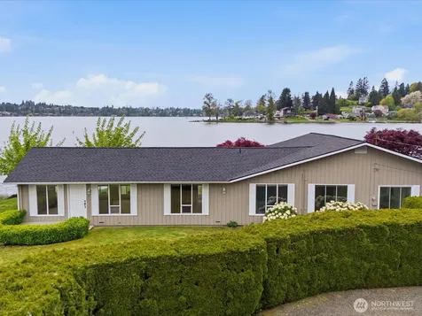 1302 E Lakeshore Drive Lake Stevens WA 98258