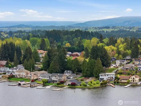 1302 E Lakeshore Drive Lake Stevens WA 98258